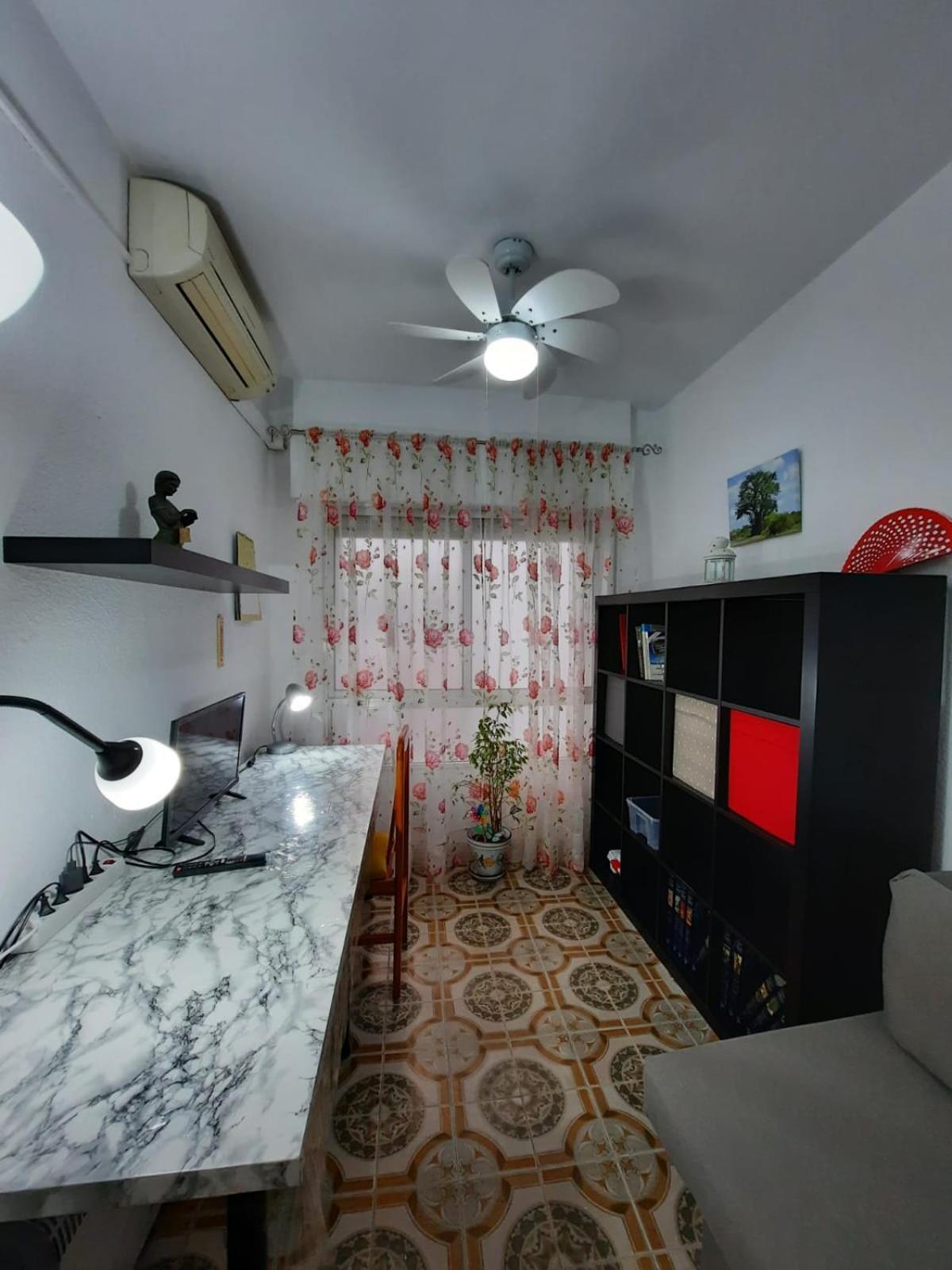Habitaciones En Mi Piso Del Centro De Huelva Luaran gambar